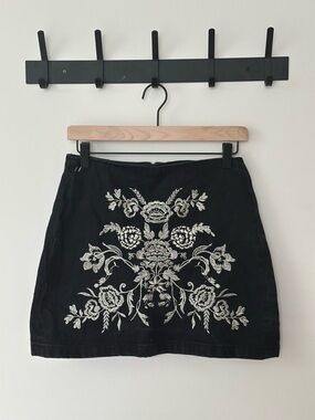 Topshop Moto Black Embroidered Mini Skirt Floral Size US 6 EU 38